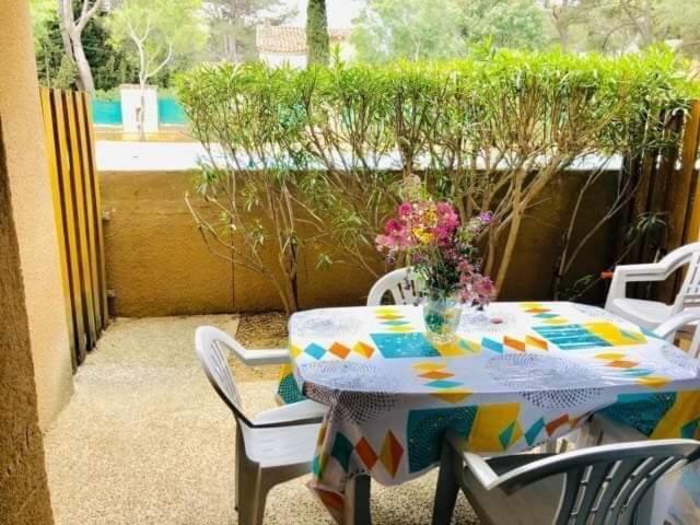 Sanary Sur Mer Appartement 30M2 T2 Avec Terrasse Piscine 10Min A Pied De La Plage المظهر الخارجي الصورة